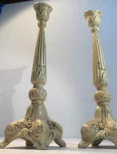 Par de candelabros barrocos de metal barroco floral de los años 30 de 9,75" de alto, LEER - Imagen 1 de 18