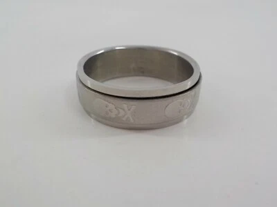 MENS SPINNER FIDGET RING SIZE 10.75 STAINLESS STEEL SKULL & CROSSBONES JEWELRY - Image 1 of 2
