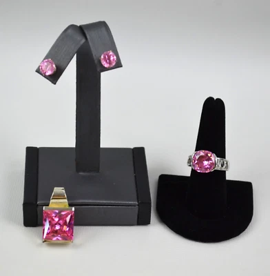 Aretes perforados tono plata, anillo talla 8 y colgante con piedras rosa circonita Foto 1 de 4