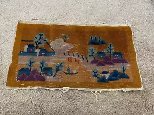 Alfombra tejida pequeña antigua de colección con decoración de paisaje - Imagen 1 de 11