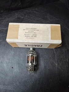 NEW Raytheon Type JAN 4D32 Transmitting Vacuum Tube NOS - Picture 1 of 3
