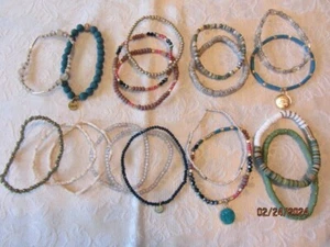 Lot 19 Bracelets Stretch Goldtone Silvertone Beaded Puka Shell Costume Excellent - Picture 1 of 5