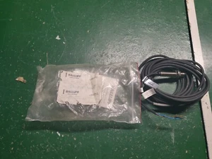 Balluff BES-RXE-1202-R-RU-05 Sensore di prossimità induttivo e cavo - Foto 1 di 2