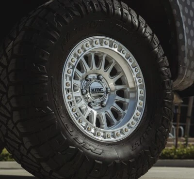 Llantas 17 KMC KM552 IMS PLATEADAS MECANIZADAS 17X8,5 6X139,7 6X5,5 -10 4 Foto 1 de 4