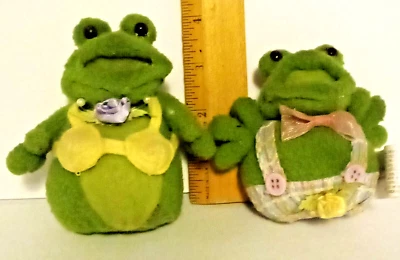 Frog Set Green Mr and Mrs Decoration Ornament Suspenders Bathing Suit - Image 1 of 4