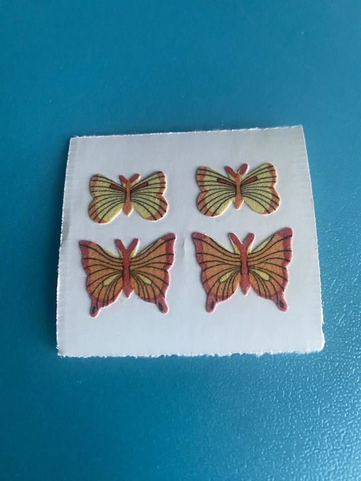 Módulo de pegatinas vintage de mariposas amarillas/naranja difusas de los 80 2,5x2 pulgadas Foto 1 de 1