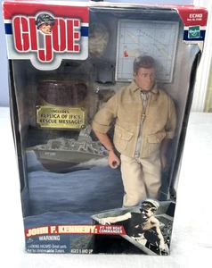 Figura de acción GI Joe John F. Kennedy PT 109 Boat Commander 12" 2000 NUEVO - Imagen 1 de 4