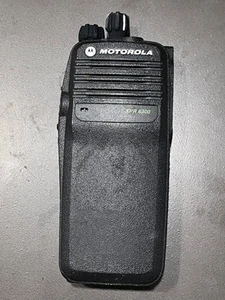 Motorola XPR6300 Mototrbo 403-470MHz UHF R1 Split 32 Ch 4Watt AAH55QDC9JA1AN - Foto 1 di 4