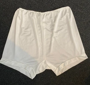 Slip mutandine Siesta avorio francese UK 16 - 18 nylon raso seta vintage - Foto 1 di 6