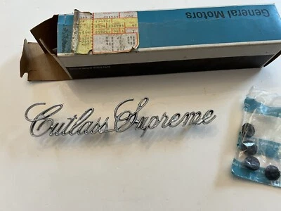Nos gm 1973-1979 Oldsmobile Cutlass Supreme guardabarros emblema gm# 231539 Foto 1 de 4