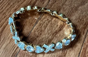 SWAROVSKI SWAN 18K GP XO HUGS & KISSES HEART RHINESTONE BRACELET - Picture 1 of 12