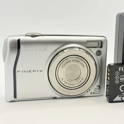 Fujifilm FinePix F47fd 9.0MP Digital Camera Super CCD w/ Charger & Battery A+++ - Image 1 of 4