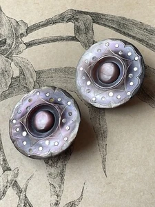 2 Superbes boutons anciens en nacre sculptée Collection French Button - Imagen 1 de 3