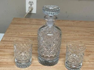 SCHÖNE SELTENE SCHWERE BLEIKRISTALL FACETTIERTE KARAFFE & STOPFEN & 2 STEINE GLÄSER - Bild 1 von 1