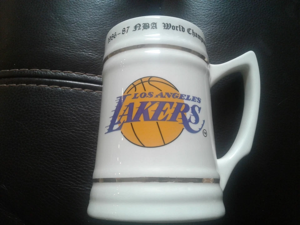 Taza de piedra de cerveza campeones mundiales de la NBA Los Angeles Lakers 1986-87 Foto 1 de 3