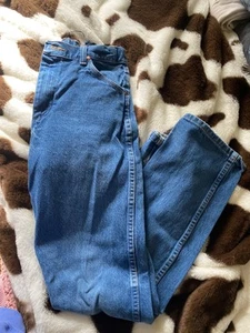 Boys Wrangler jeans size 16 regular small wear on the knee area - Picture 1 of 4