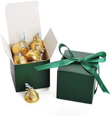 Caja de dulces de regalo verde oscuro a granel 2X2X2 pulgadas con cinta verde caja de regalos de fiesta, pa Foto 1 de 4