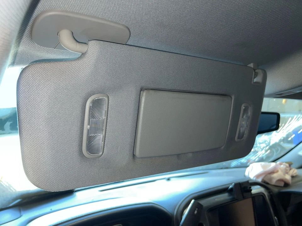 2015 - 2019 Chevy Silverado 2500HD Driver LH Left Gray Illuminated Sun Visor Foto 1 de 3
