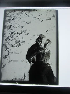 LATE 1800s or EARLY 1900s GLASS NEGATIVE,  WOMAN AND CHILD-6 - Picture 1 of 1