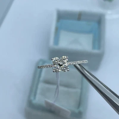 Alianza de mariposa de boda de diamantes de corte redondo de 0,43 quilates enchapada en oro blanco de 14 quilates Foto 1 de 4