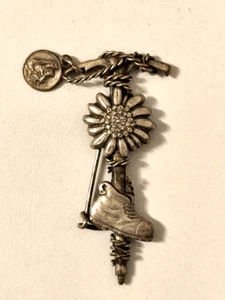 Distintivo spilla montagna scarpone piccozza vintage alpino escursionismo collez - Foto 1 di 3