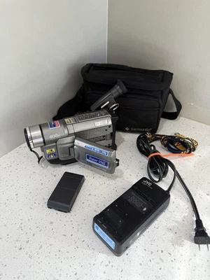 JVC GR-SXM330 Compact VHS-C Camcorder w/ LCD Screen 400x Digital Zoom Tested - Image 1 of 4