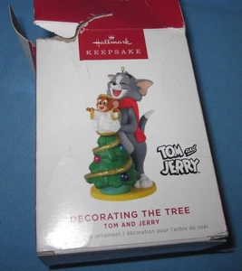 Adorno de Navidad Hallmark 2022 ~ Tom & Jerry ~ Nuevo en una caja áspera - Imagen 1 de 4