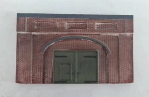 1 X Detailed Model Railway Retaining Wall With Workshop N Gauge - Foto 1 di 1
