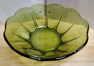 Vintage MCM Avocado Green Glass Chip Bowl Scalloped edge - Picture 1 of 4