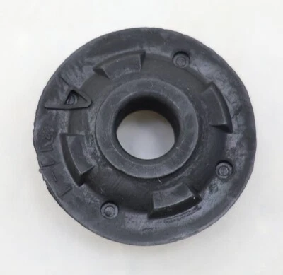 NUEVO OEM Mazda Radiador Aislador Inferior K80215202 Mazda 2 626 MPV MX-3 MX-6 92-14 Foto 1 de 4