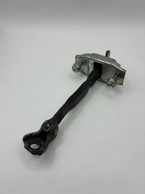 Correa de retención de puerta delantera derecha Toyota RAV4 2006-2012 OEM usada Foto 1 de 4