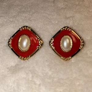 Vintage Red Enamel Faux Pearl Gold tone Clip on Earrings 1 “ Red - Picture 1 of 3