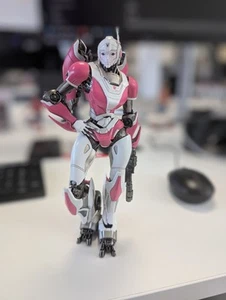 Threezero TRANSFORMERS BUMBLEBEE ARCEE DLX FIGURE - Picture 1 of 3