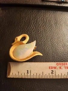 RARE Vintage Signed JJ MOP Brushed Gold Swan Jonette Brooch HTF - Picture 1 of 7