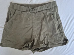 Short Mädchen Oliv Größe 122/128 von H&M - Bild 1 von 2