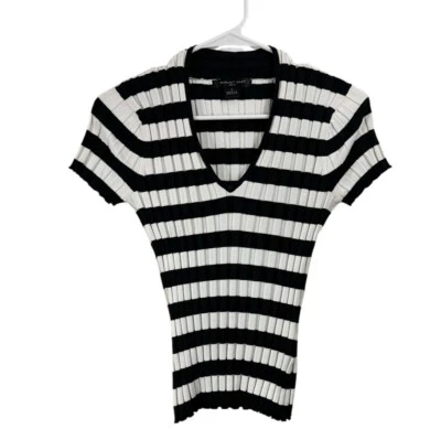 Top de bebé August Silk talla pequeña cuello en V acanalado ajustado elástico negro blanco a rayas Foto 1 de 4