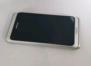 New Nokia E7-00 (Unlocked) Mobile Phone Silver - Picture 1 of 3