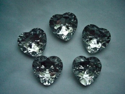 CLEAR , DIAMOND CUT, JEWEL EFFECT SPARKLY HEART SHAPED  BUTTONS x 5 Free P & P - Image 1 of 3