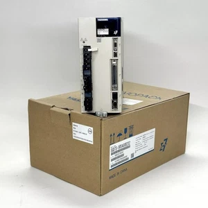 New In Box YASKAWA SGD7S-5R5A00B202 Servo Drive - Imagen 1 de 3