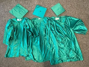 Cappello e abito laurea asilo verde vetro 3 misure lotto - Foto 1 di 11