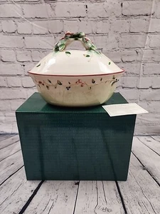 NEW 2004 Winter Holiday Fitz & Floyd Oval Covered Casserole Bowl Christmas - Picture 1 of 7