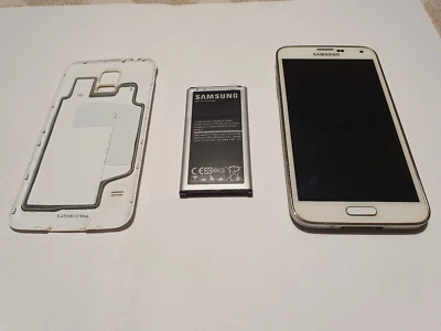 Smartphone Samsung S5 anno 2014 colore bianco (SM-G900F) - Immagine 1 di 3