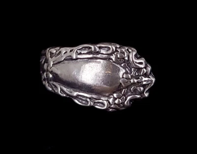 Anello In Argento Riciclato Con Design Elegante In Argento, Taglia 4 - Immagine 1 di 4