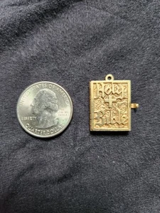 Vintage 14K Yellow Gold Bible Book Movable Pendant Charm 10.65 Grams - Picture 1 of 8