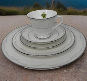WATERFORD Fine China Presage 5 Piezas Ajuste de Lugar Boda Decoración Plato Taza Nuevo - Imagen 1 de 9