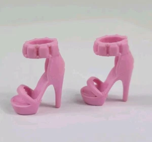 Paire de chaussures à talons hauts rose rose poupée Barbie Mattel - Photo 1/4