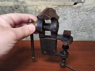 Outil ancien petit étau de bijoutier fonctionnel - Photo 1/4