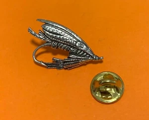 LARGE FLY PEWTER PIN BADGE BROACH LAPEL IN A GIFT POUCH FLY FISHING ANGLING  - Picture 1 of 2