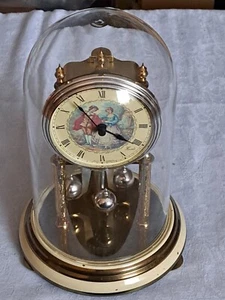 Kundo Drehpendeluhr mit Motiv Zifferblatt, Glas- Dom, 23 cm hoch, funktioniert - Bild 1 von 5