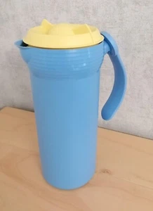 TUPPERWARE Junge Welle Kanne abnehmbarer Griff Platzsparend 1,1 Liter blau gelb - Bild 1 von 10